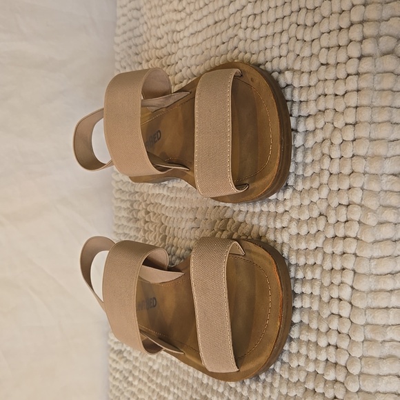 WOMEN'S UNR8ED ROSARY SANDALS 7 - Picture 2 of 6